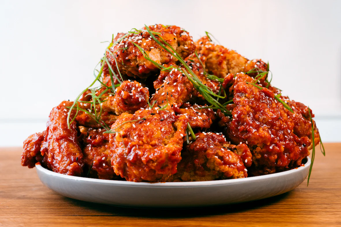 Korean Fried Chicken: Ayam Goreng Renyah dengan Saus Gochujang yang Menggoda