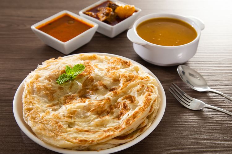 Kelezatan roti canai kari yang renyah dipadukan dengan kari gurih yang kaya rempah. Hidangan sempurna untuk dinikmati kapan saja