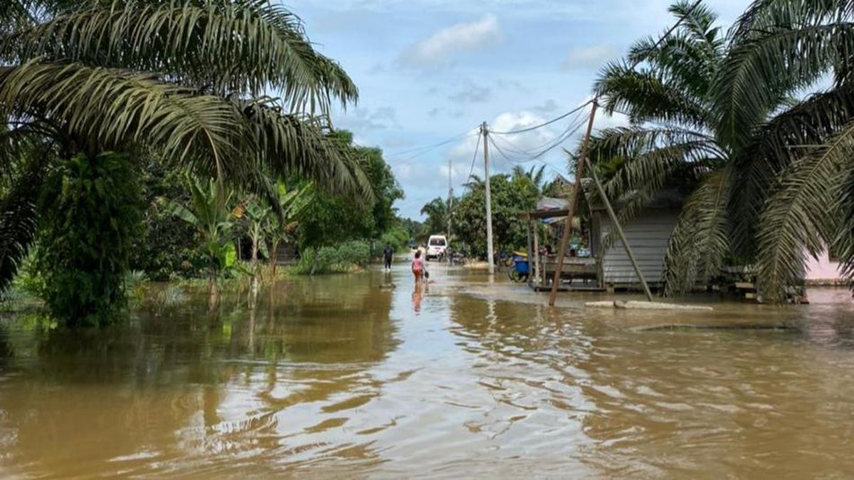 Air Sungai Meluap