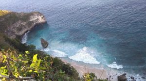 Pantai Suwehan: Surga Tersembunyi yang Bikin Penasaran di Nusa Penida