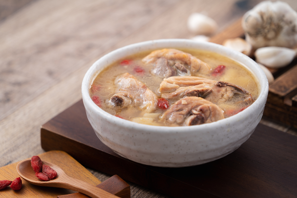 Sop Ayam Hangat yang Selalu Dirindukan: Cerita Rasa dari Dapur ke Hati 2 Sop Ayam