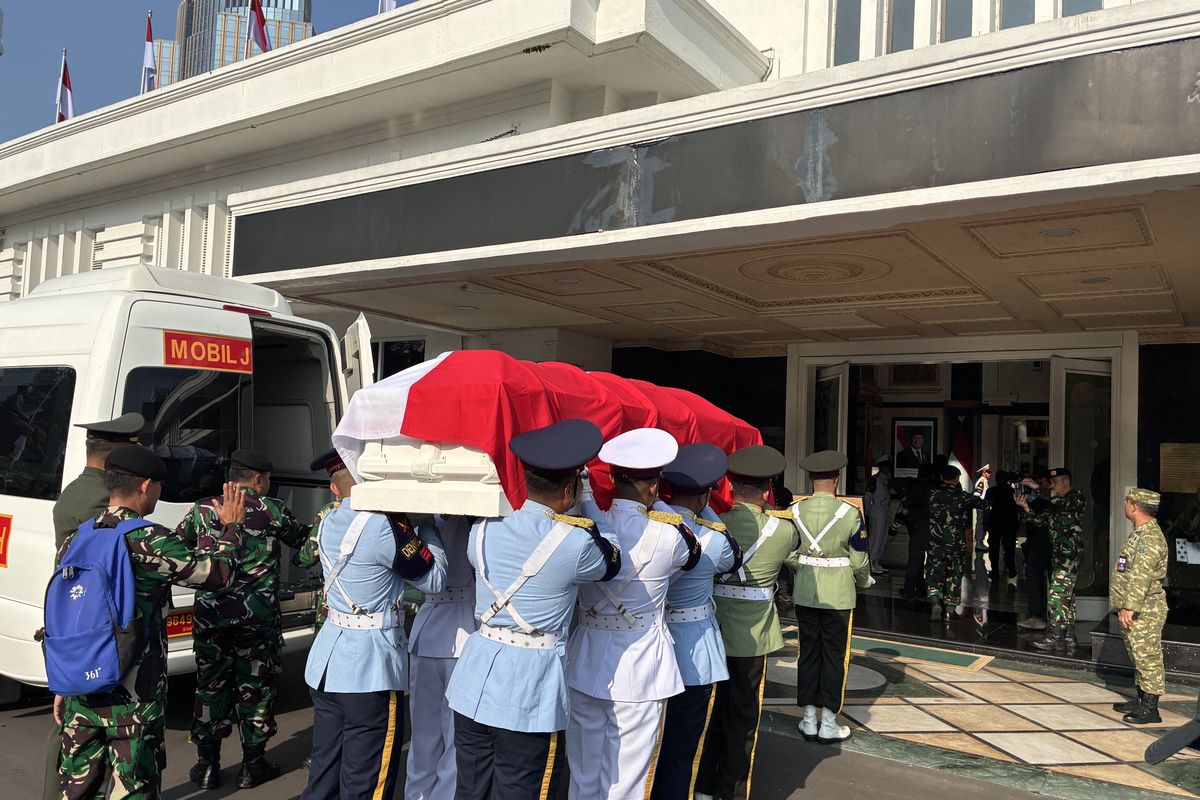 Juwono Sudarsono Dimakamkan