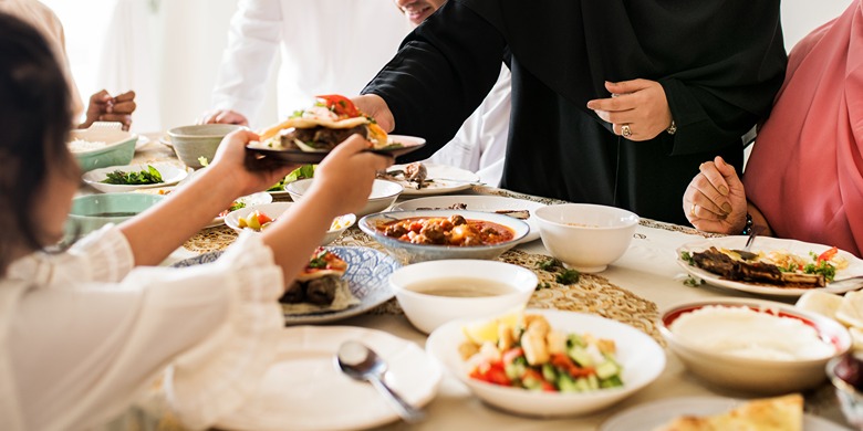 Halal bi Halal: Makna, Sejarah, dan Esensi Merajut Silaturahmi 2 Halal bi Halal yang Menyatukan Bangsa