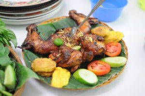 Bakakak Hayam: Jejak Rasa Tradisional yang Menghidupkan Kembali Kehangatan Kuliner Sunda