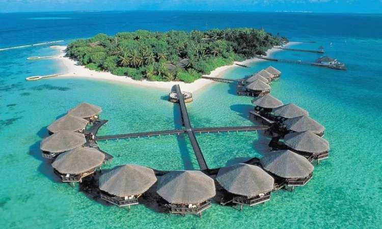 Pulau Maratua, Surga Tropis yang Wajib Dikunjungi 1 keindahan wisata Pulau Maratua